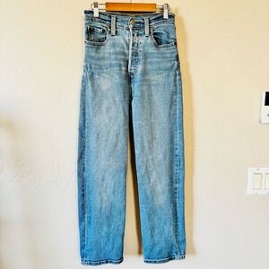 Levi’s‎ ribcage straight jeans 24